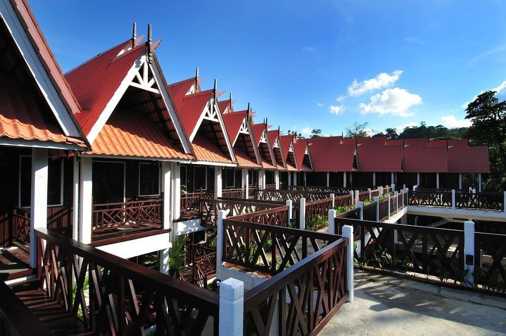 Paya Beach Resort Kampong Juara Exterior photo